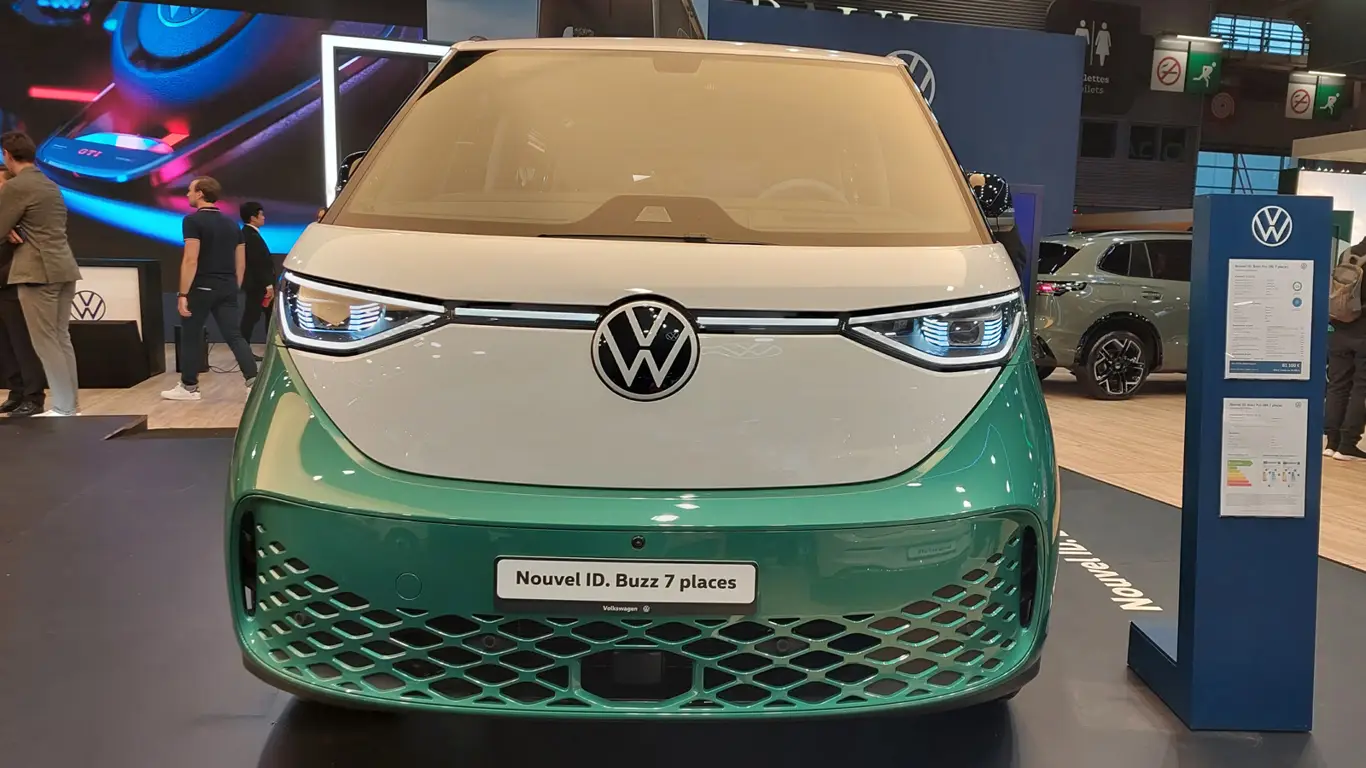 Автосалон в Париже 2024, стенд Volkswagen