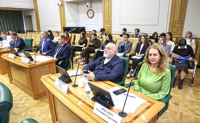 Круглый стол на тему «Особый порядок привлечения к административной ответственности судей и иных должностных лиц, выполняющих определенные государственные функции»