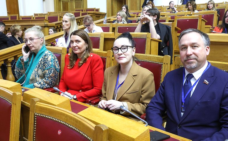 Пленарное заседание IV Международного Форума «Содружество моды»