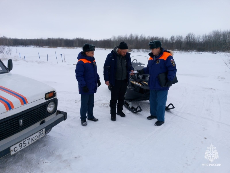 Любителям подледной рыбалки напомнили правила безопасности