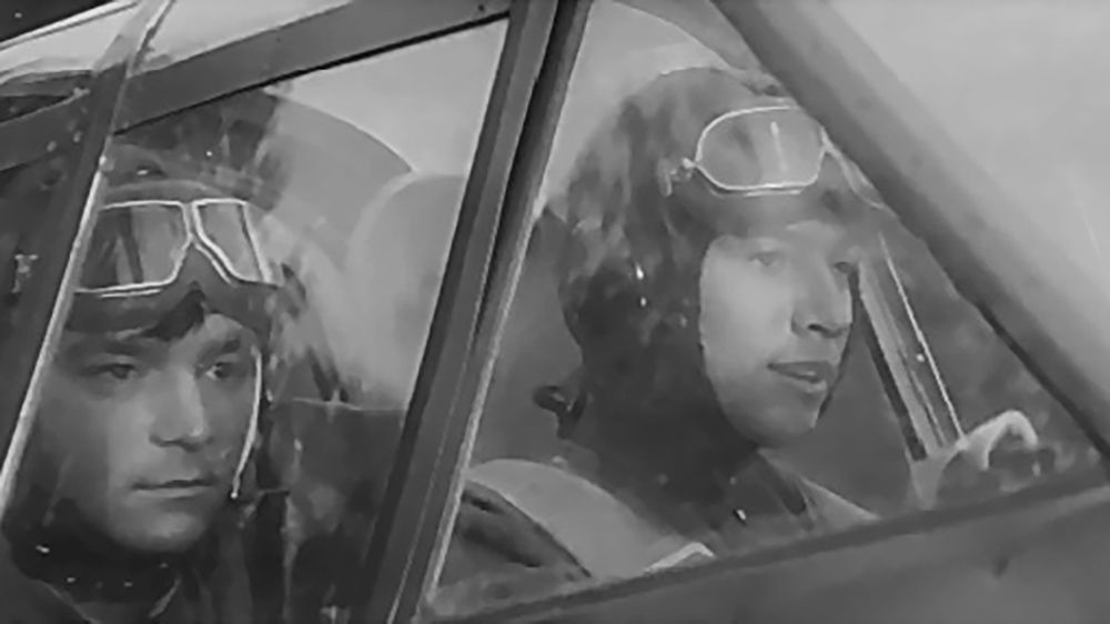 Песня пикирующего бомбардировщика туман. Хроника пикирующего бомбардировщика (1967).