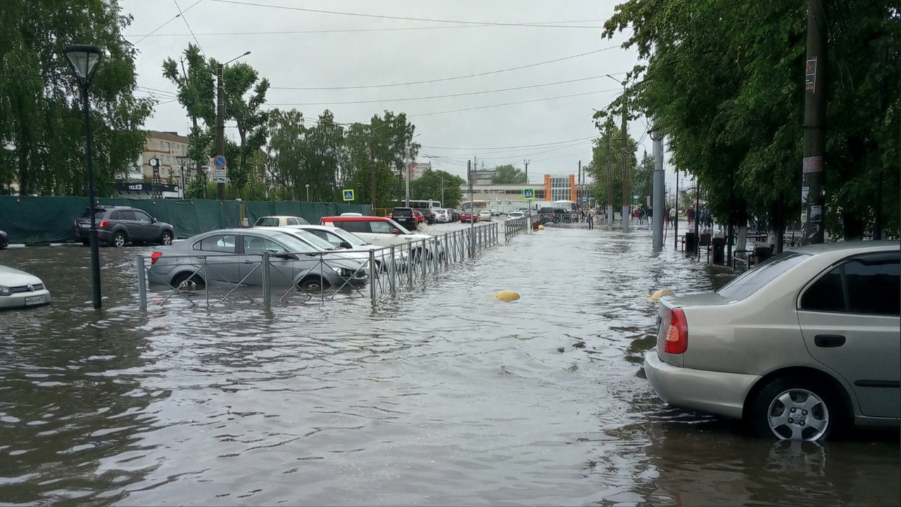 Дождь 30 июня. Ливень. Ливень в городе. Сильный дождь. Дзержинск затопило.