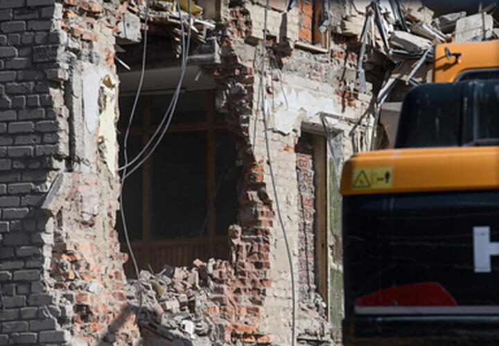 В Краснодаре снесли до основания огромный особняк