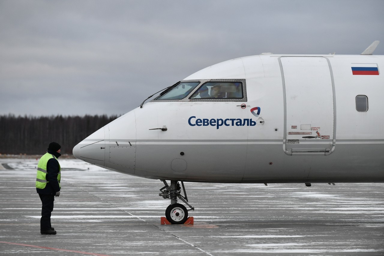 Flights moscow. Петрозаводск аэропорт Северсталь. Москва Петрозаводск самолет. Бомбардье из Петрозаводска. Петрозаводск из самолета.