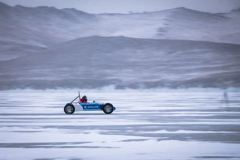Электрический спорткар САРМА 2 EVOLUTE разогнали до 186 км/час на льду: есть все шансы побить рекорд 47-летней давности