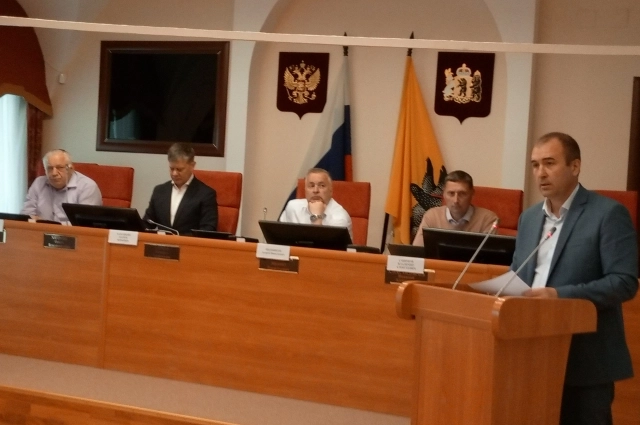 С основным докладом выступил министр жилищно-коммунального хозяйства Ярославской области Алексей Рябченков.