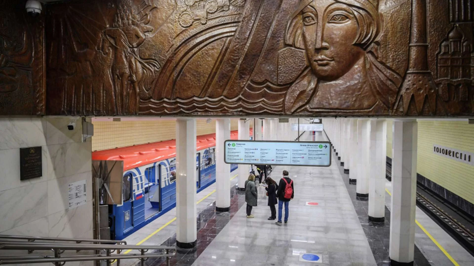 вход в метро царицыно
