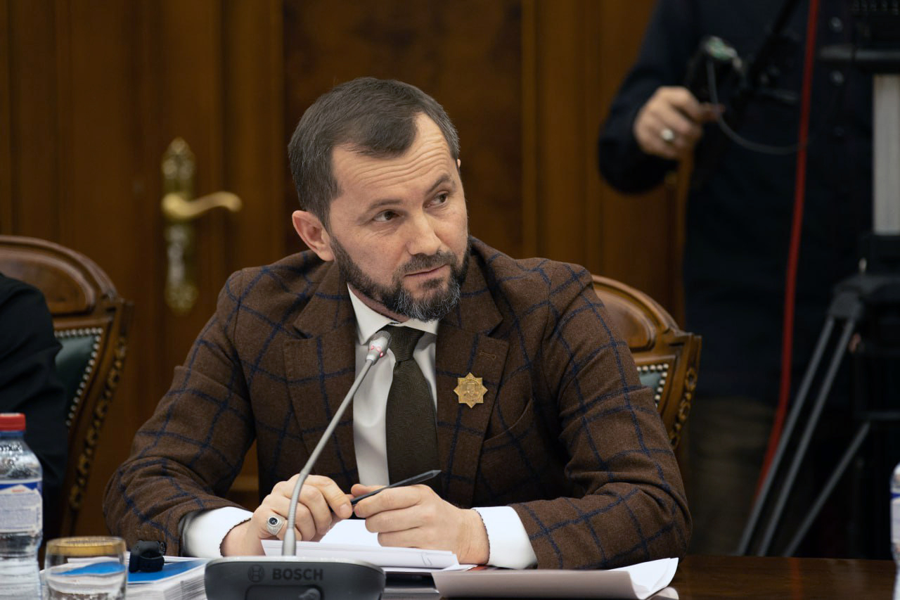 министр здравоохранения чеченской республики идрис байсултанов. министр образования чр. скфо 2023 в грозном. мансур хучиев. идрис байсултанов министр.