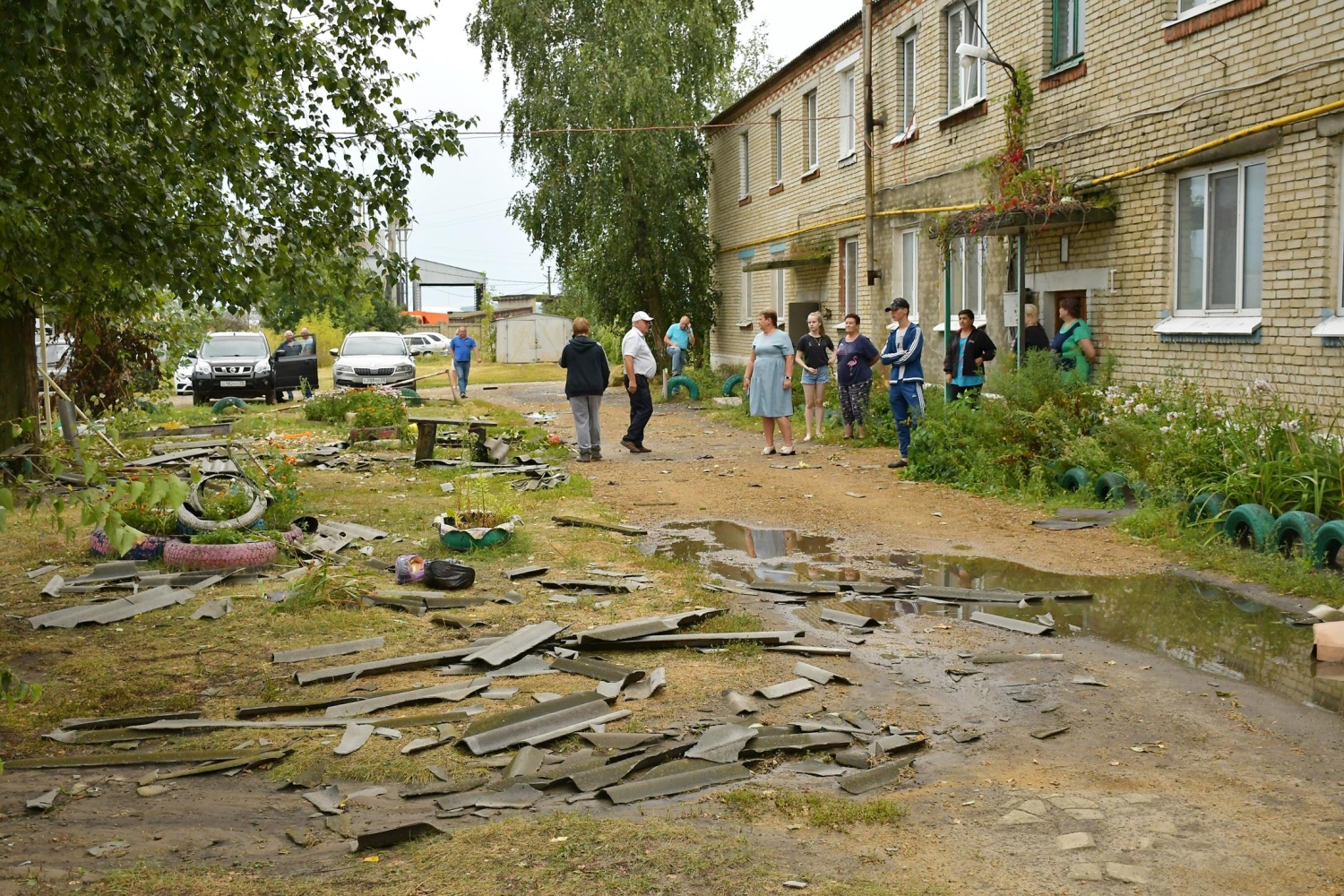 В селе Лопатино восстанавливают поврежденные ураганом крыши