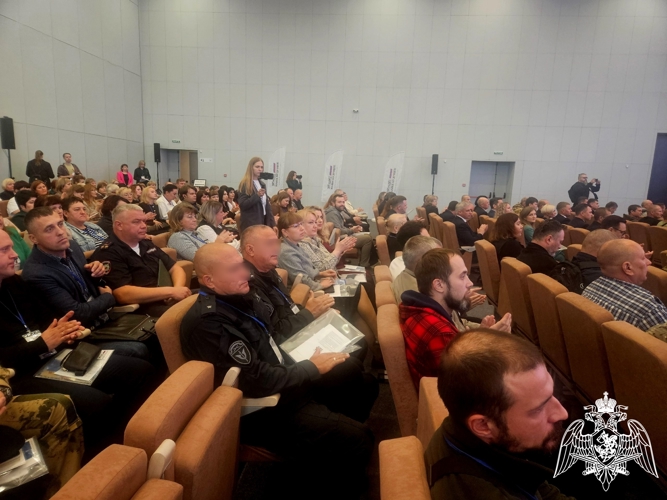 Новгородские росгвардейцы приняли участие в форуме для ветеранов СВО «За ними - наше будущее»