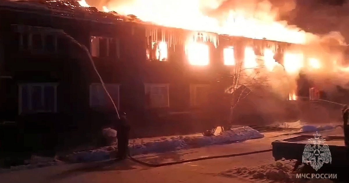 Жильцам сгоревшего дома в Усть-Илимске пообещали компенсацию за утраченное имущество по 110 тысяч рублей