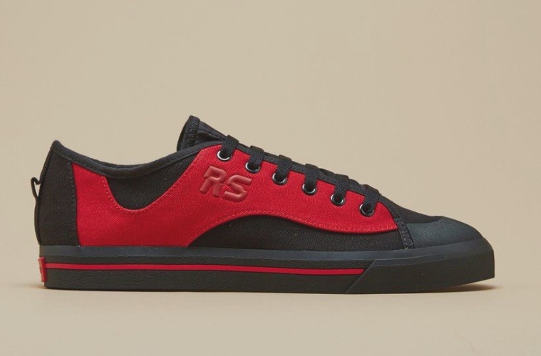 09 Кроссовки adidas x Raf Simons Spirit V