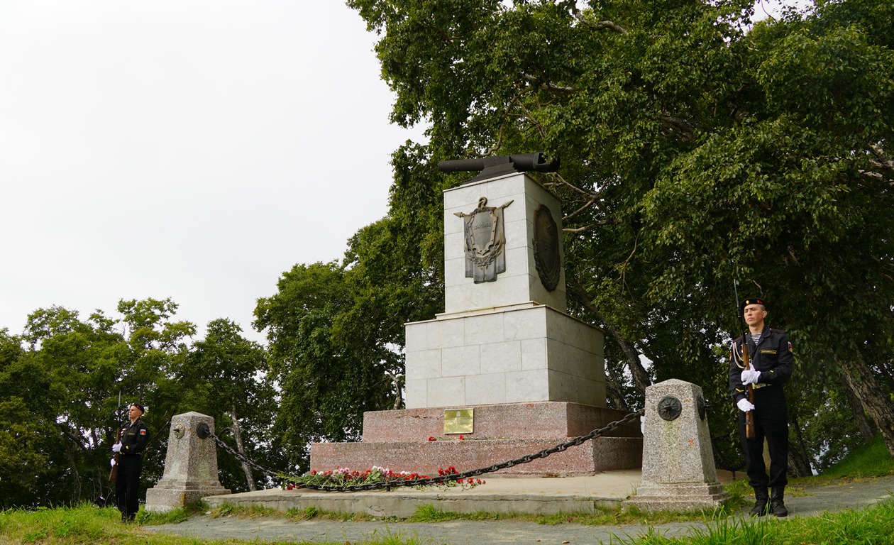 Победа наших предшественников является ярким свидетельством беспримерного мужества, героизма и самоотверженности, - сказал Глава города Евгений Беляев о героической обороне Петропавловска