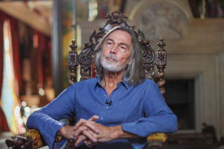 Никас Сафронов