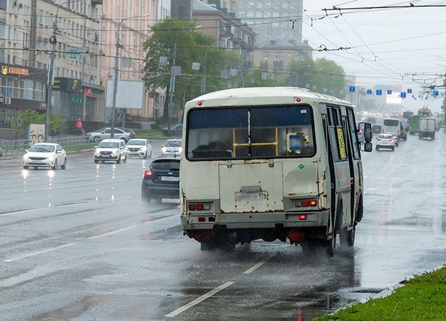 75 маршрутка челябинск. Маршрутка. ПАЗИКИ В Челябинске. Водитель ПАЗИКА. Автобус Челябинск.