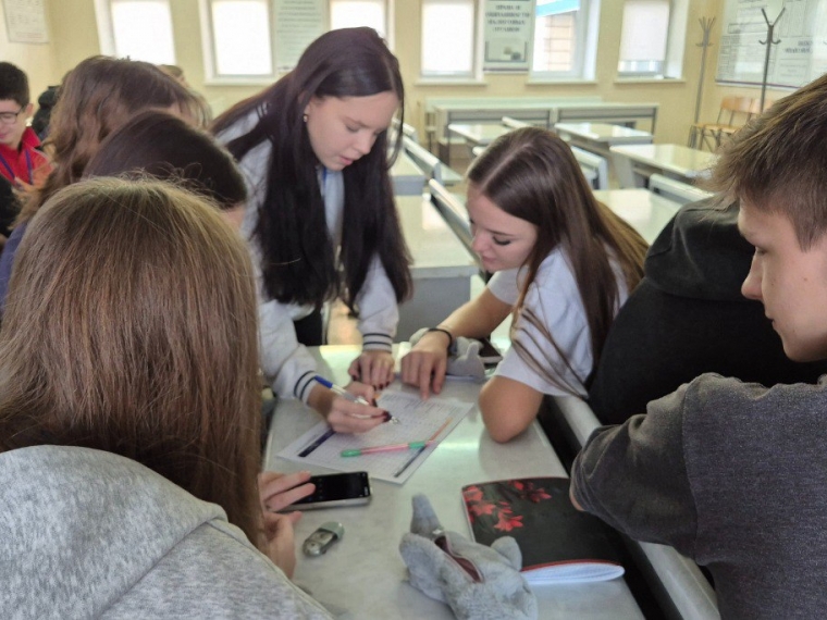 Студенты Омской академии экономики и предпринимательства в игровом формате узнали о ведении бюджета