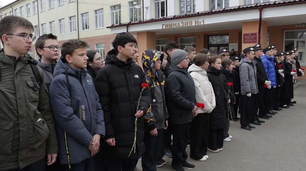 В Почепе увековечили память героя СВО Максима Белкина