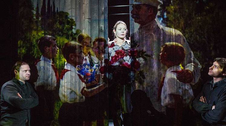 «Крещенные крестами» сцене Московского академического театра имени Вл. Маяковского
