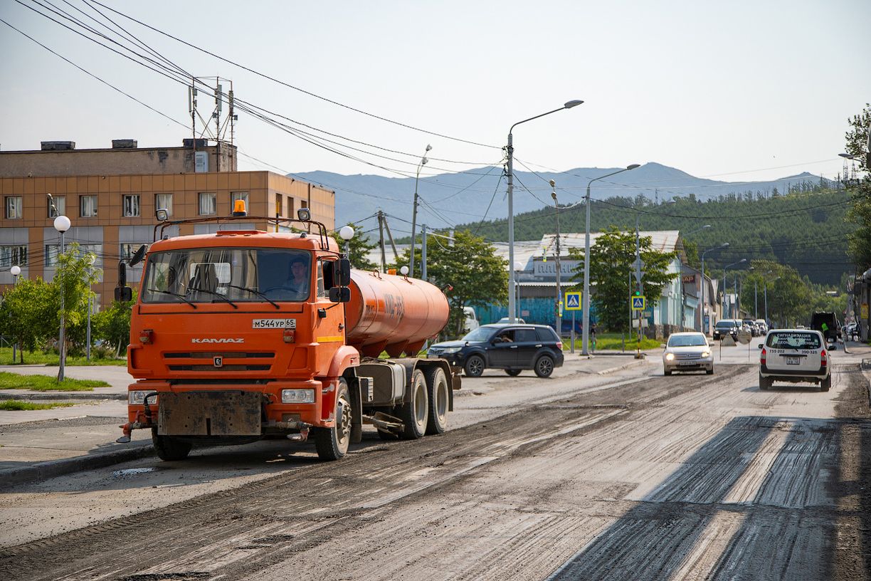 улица победы южно сахалинск. ремонт дороги. сахалинск ремонт. дорожное управление южно-курильск. ремонт дороги.