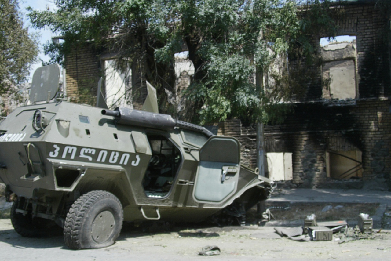 Подбитая боевая техника грузинских войск, 11 августа 2008 г.