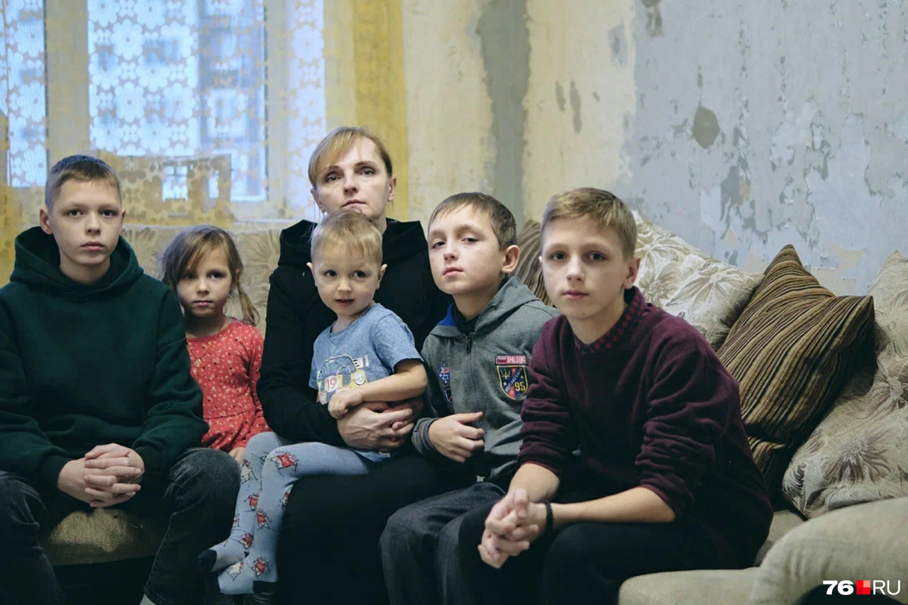 Будущее россии воспитывается в семье. Многодетная семья. Дети из бедных семей. Многодетная мать. Многодетные семьи 2013.