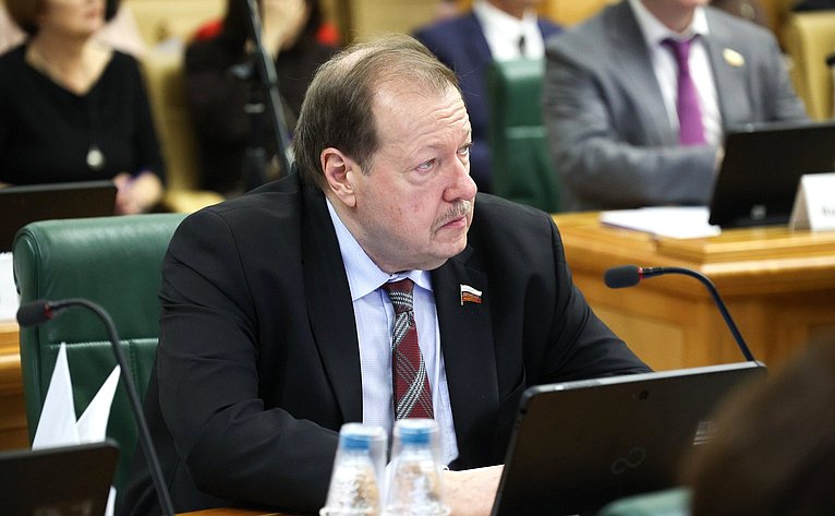 Александр Русаков