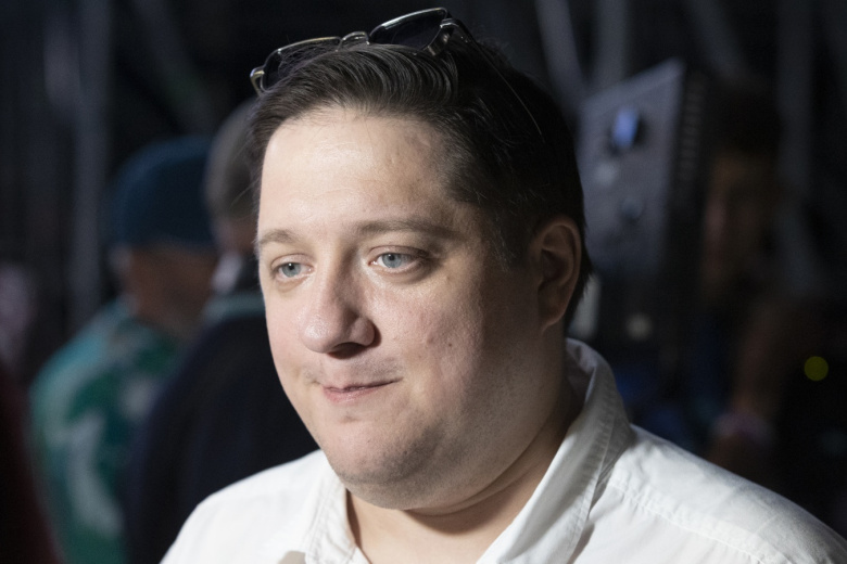 Роман Попов