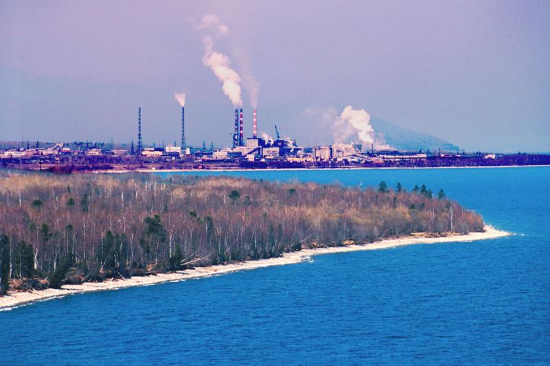заводы в озерах. заводы в озерах. город карабаш завод. байкал озеро целлюлозно бумажный комбинат. целлюлозный комбинат на байкале.