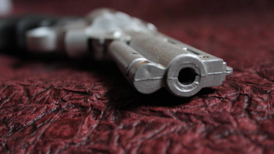 Житель Воронежской области хранил у себя дома сигнальный немецкий пистолет времен ВОВ