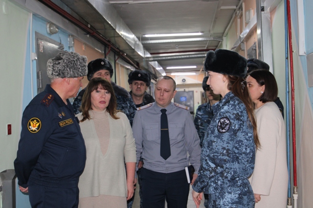 СИЗО-1 посетила Уполномоченный по правам ребенка в Омской области Елизавета Степкина 