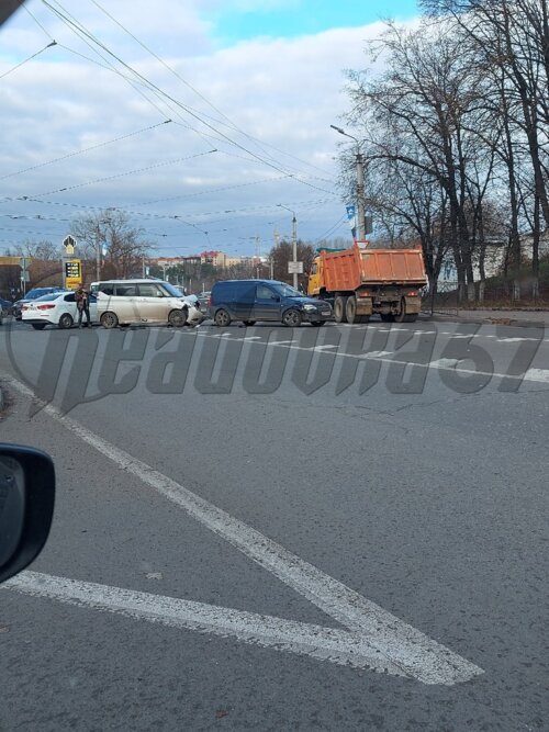 Перекресток с 14 ноября 2023 года. Авария в Смоленске сегодня. Аварии на пересечении Авроры и Гагарина 14 ноября.