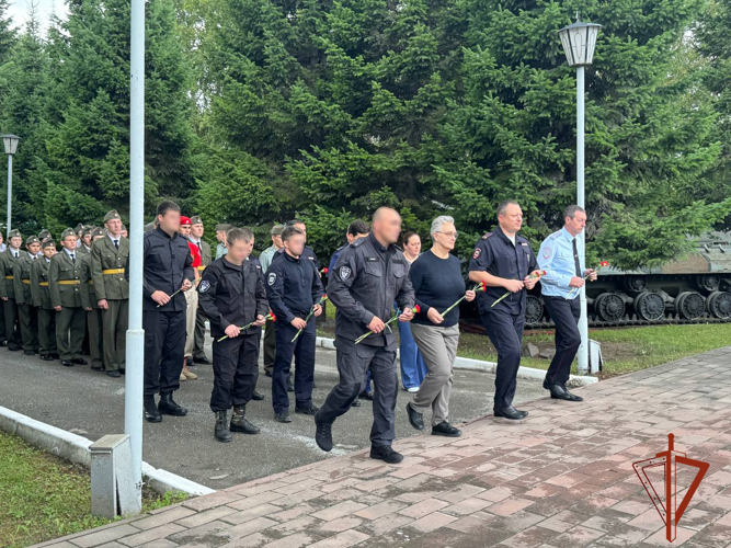 Сотрудники СОБР «Реактор» приняли участие в организации выставки, посвящённой периоду Великой Отечественной войны