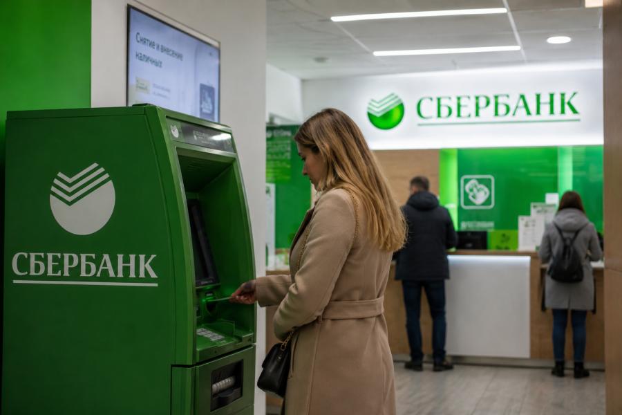 фото KONKURENT | С сегодняшнего дня: у Сбербанка нововведение для тех, у кого остались деньги на карте