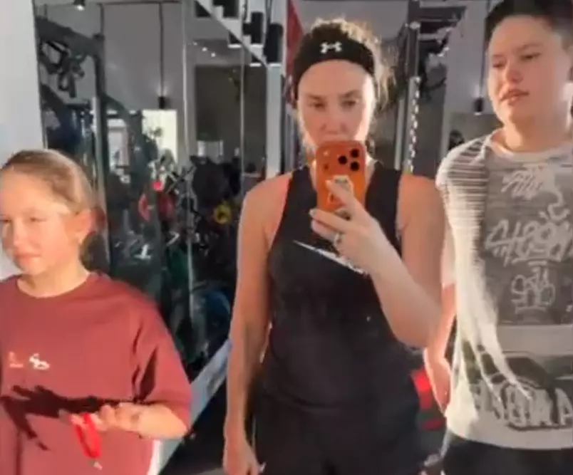 Агата Муцениеце сняла тренировку с детьми от брака с Павлом Прилучным