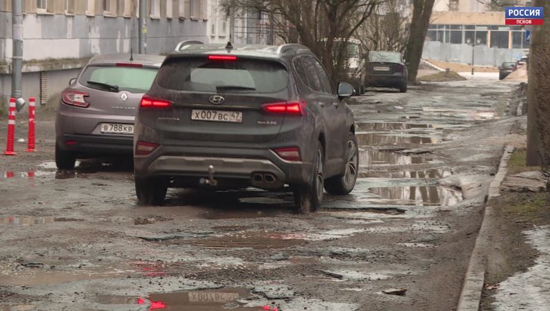 Съемочная группа «Вести-Псков» оценила масштаб дорожных проблем