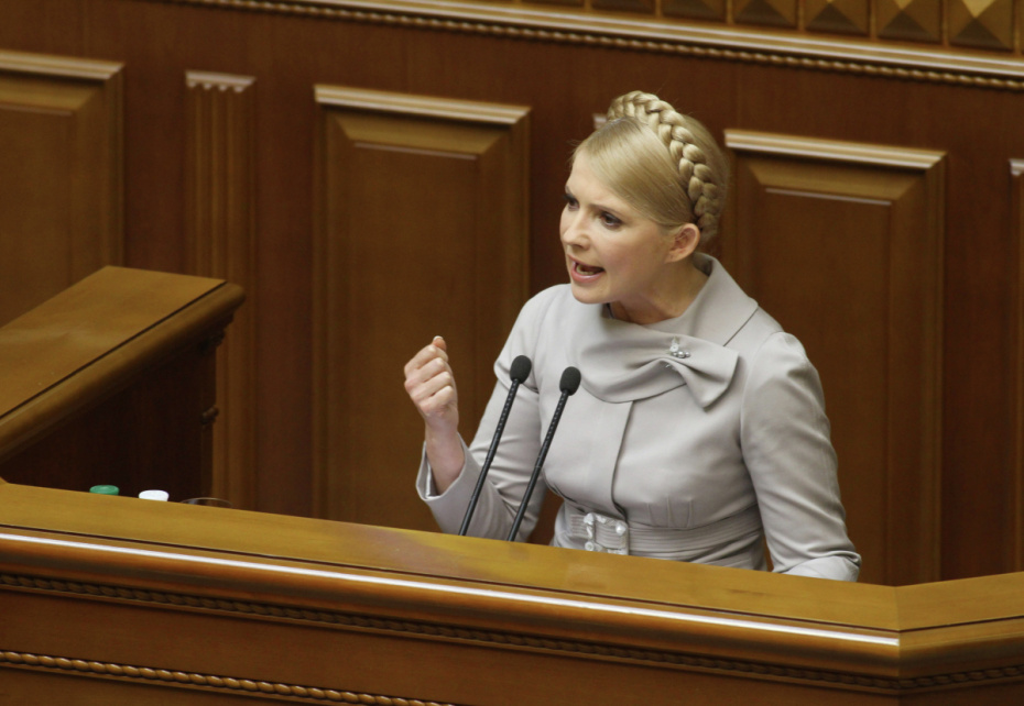 Премьер-министр Украины Юлия Тимошенко во время выступления на заседании Верховной рады. Украинский парламент принял резолюцию о недоверии кабинету министров Тимошенко, что, согласно конституции страны, влечет за собой отставку правительства. За это решение проголосовали 243 депутата