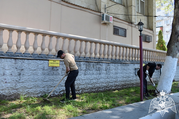 В Дагестане росгвардейцы приняли участие в общереспубликанском субботнике 