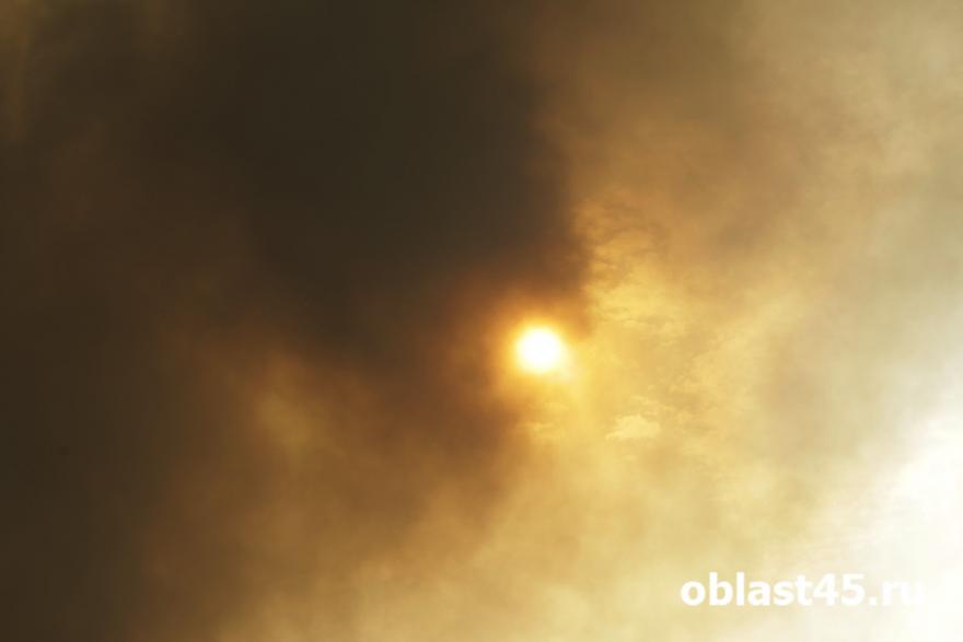 В Кургане из горящего дома эвакуировали восемь человек