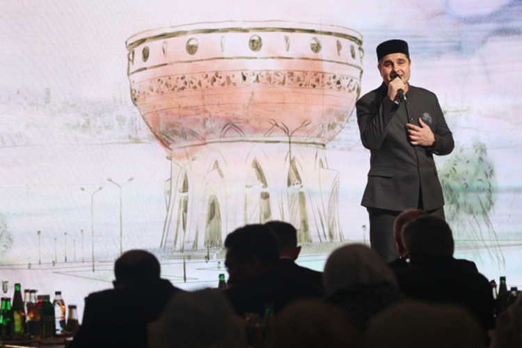 Композитор и певец Марат Галимов работает с самыми голосистыми татарскими исполнителями, такими как Артур Исламов и Филюс Кагиров