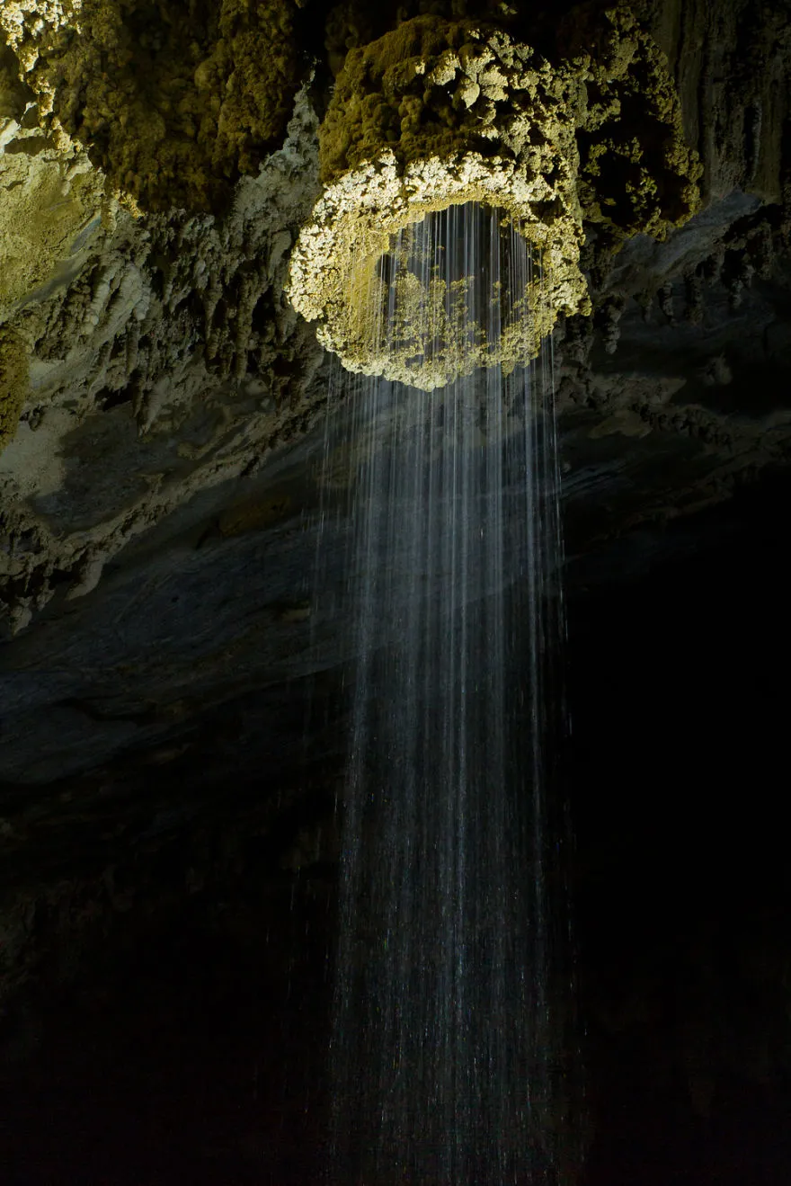 7. Душ в пещере Темимина, Бразилия