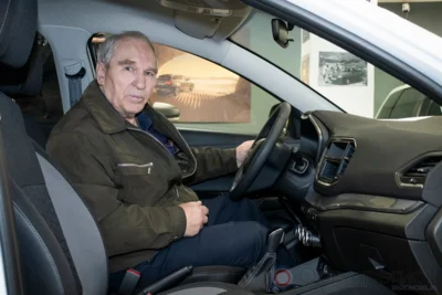 Фото 4. Пострадавшие на производстве орловцы получили ключи от новых автомобилей