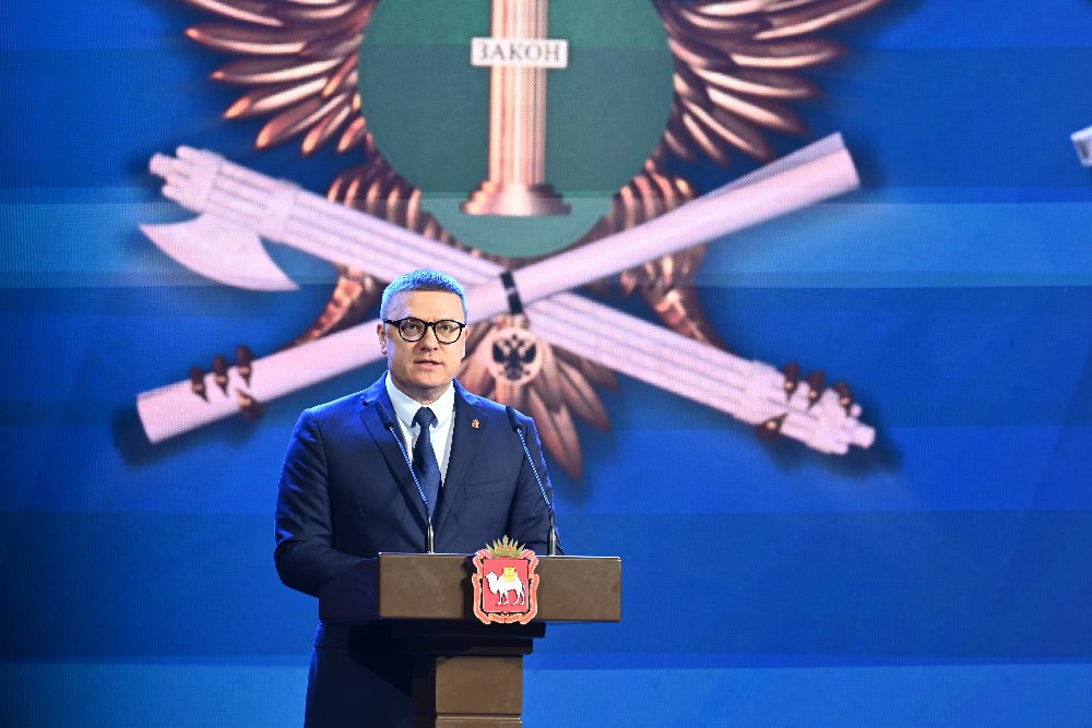 Алексей Текслер вручил областные награды судебным приставам на торжественном мероприятии к 160-летию ФССП России