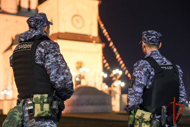 В Хакасии росгвардейцы обеспечили безопасность проведения праздничных мероприятий в пасхальную ночь 