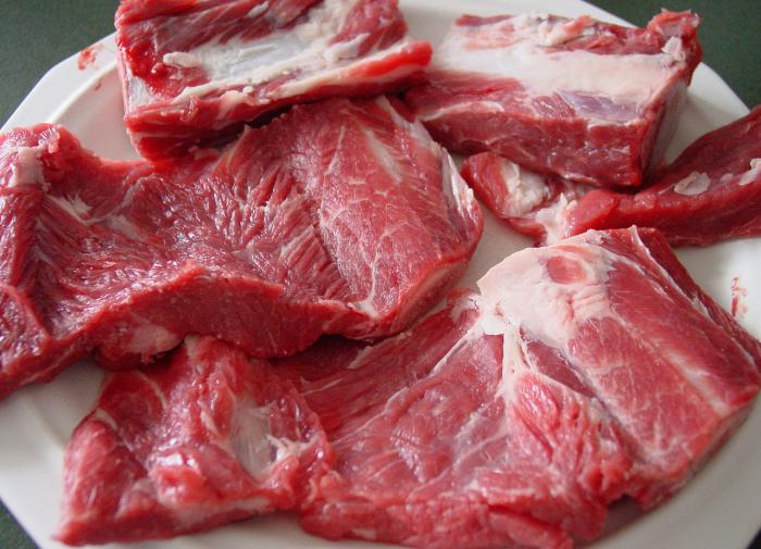 Железом богаты морепродукты, зелёные овощи и говядина