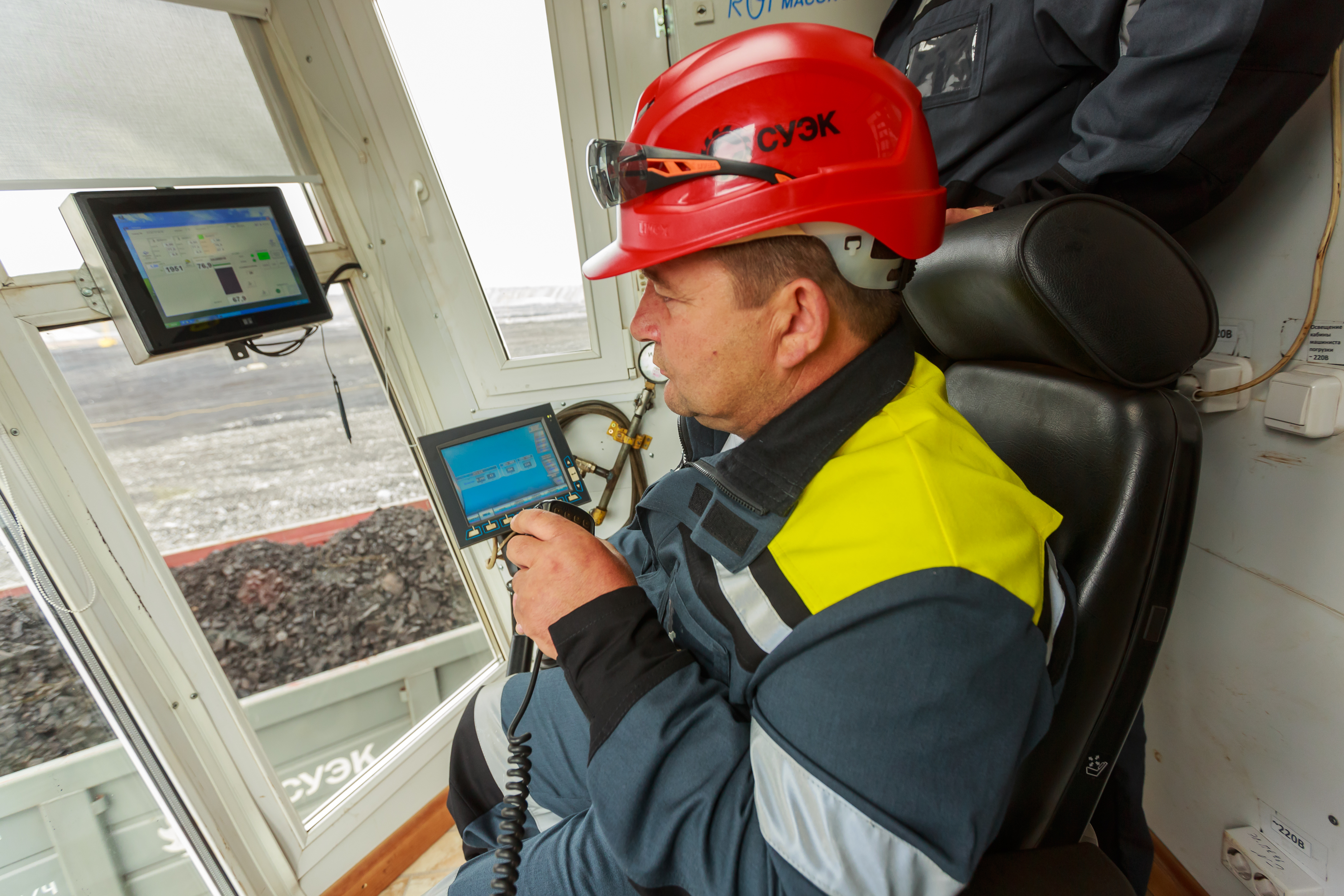 шахтеров 18. работа шахтером красноярск. работа шахтером красноярск. шахтёров 38 красноярск. красноярске на улице шахтёров, 40.