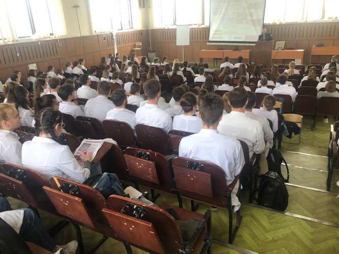 Офицеры Росгвардии провели агитационную встречу со студентами ивановского медицинского университета