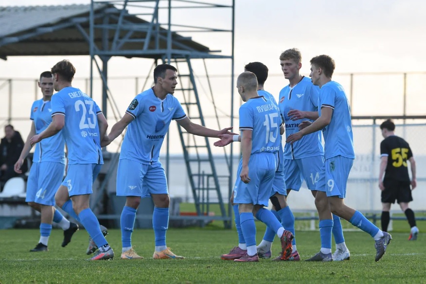 Футбольный клуб «Челябинск» сыграл вничью с казахским «Женисом»*