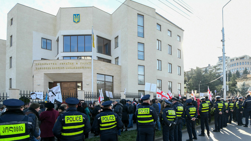 «Воздерживаются от недружественных акций»: почему Грузия отказывается поставлять оружие Украине