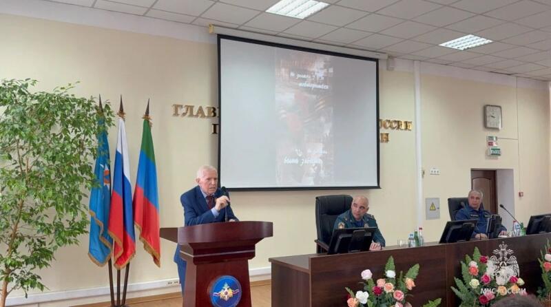 В актовом зале Главного управления МЧС России по Республике Дагестан состоялось торжественное мероприятие, приуроченное к 81-й годовщине Победы в Великой Отечественной войне.
