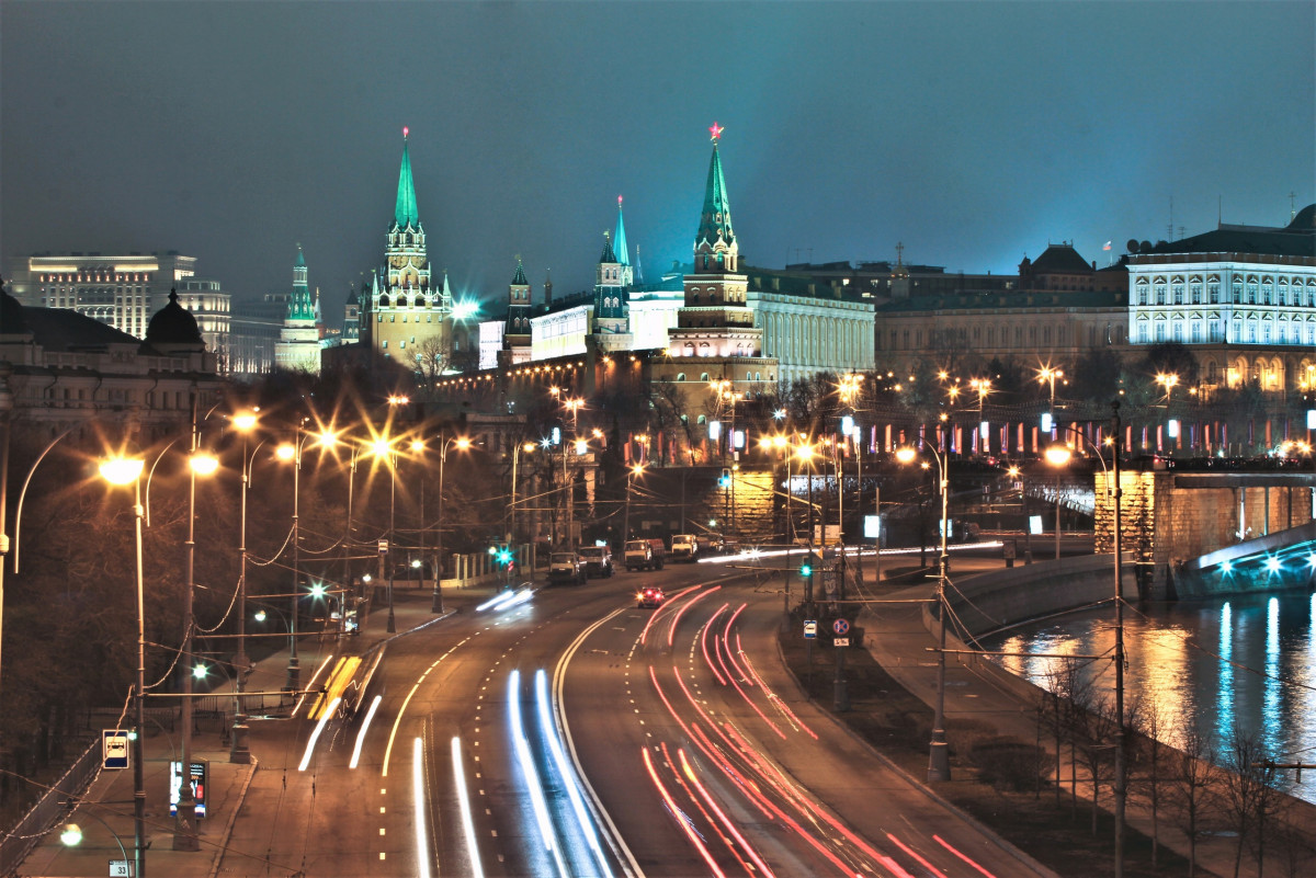 новогодняя москва 2022 парк зарядье. путешествие в рождество 2023 в москве. измайловский кремль москва. красивые места в москве 2023. манежная площадь москва сегодня.